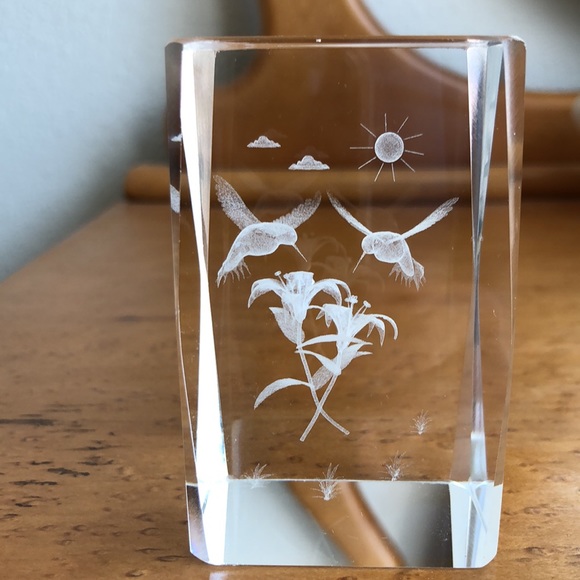 Paperweight 3D Hummingbirds Laser Etched Crystal Block EUC - Picture 6 of 6